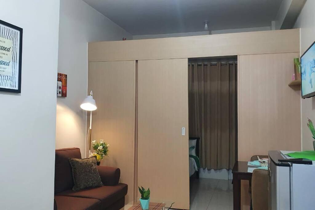 Cherolds Place Lovely 1 Bedroom Condo With Balcony Manila Exterior photo