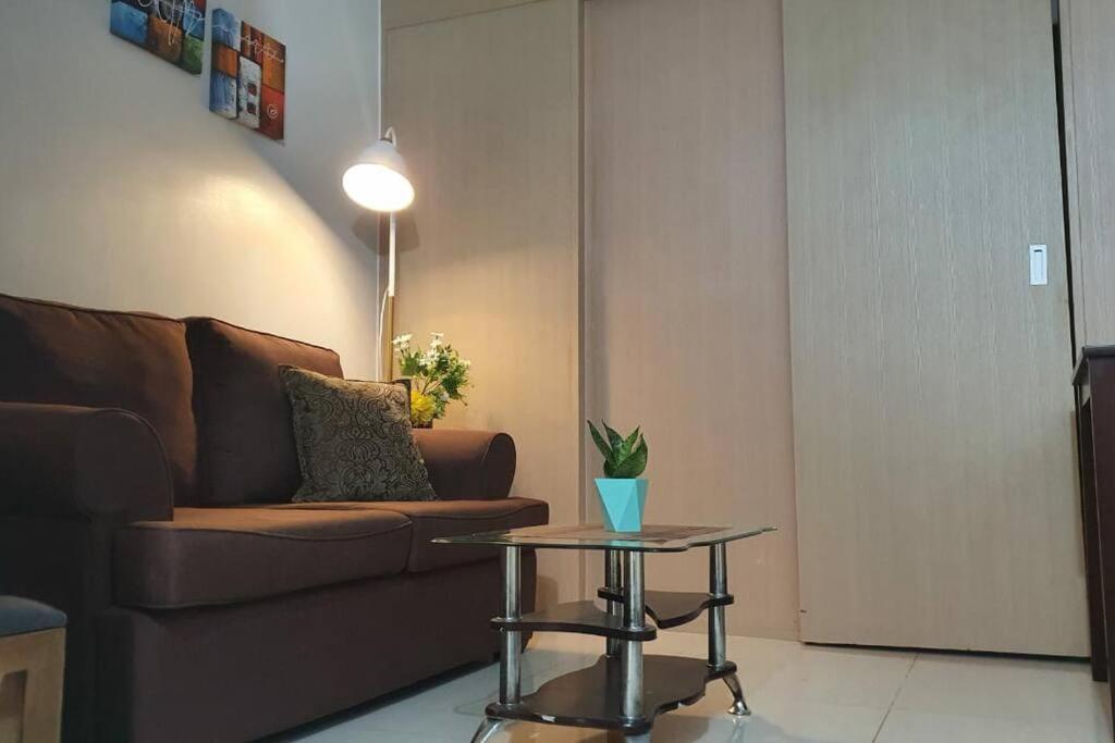 Cherolds Place Lovely 1 Bedroom Condo With Balcony Manila Exterior photo